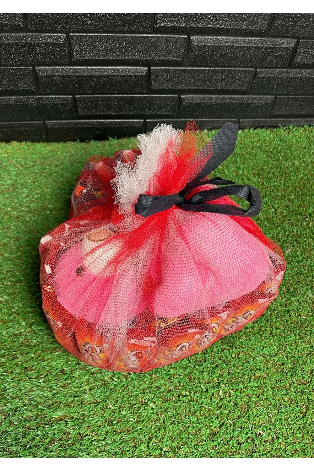 Sevgiliye Hediye Pembe Ayıcık Kalp Düzeninde Canga Ve Bol Çikolat