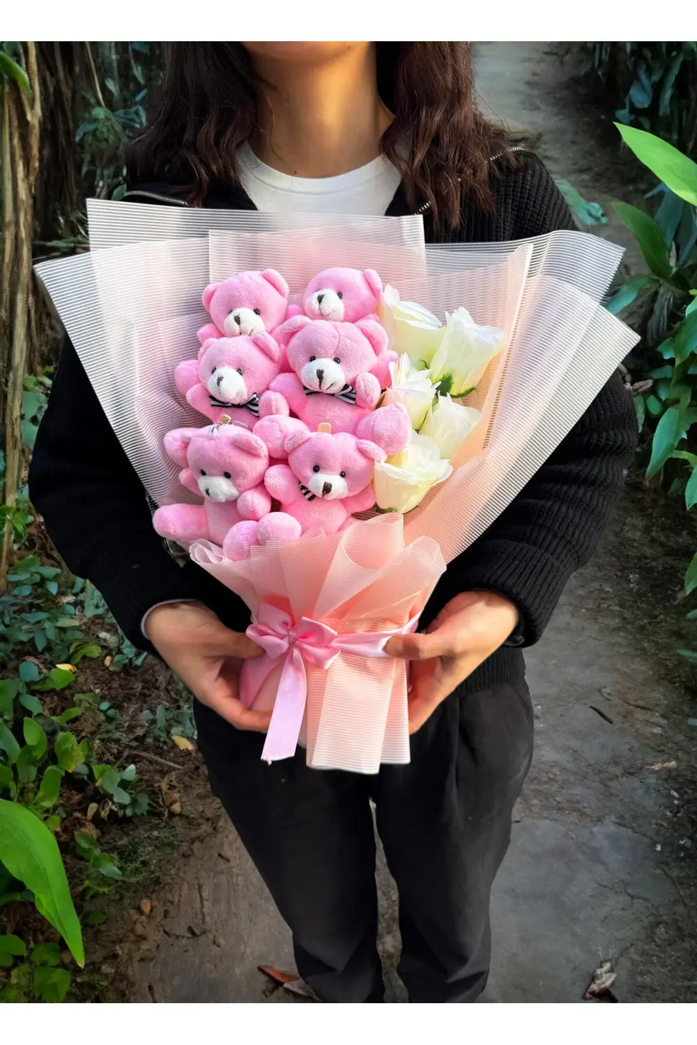 Sevgiliye Hediye Pembe Ayıcıklı Beyaz Güllü Premium Ayıcık Buketi