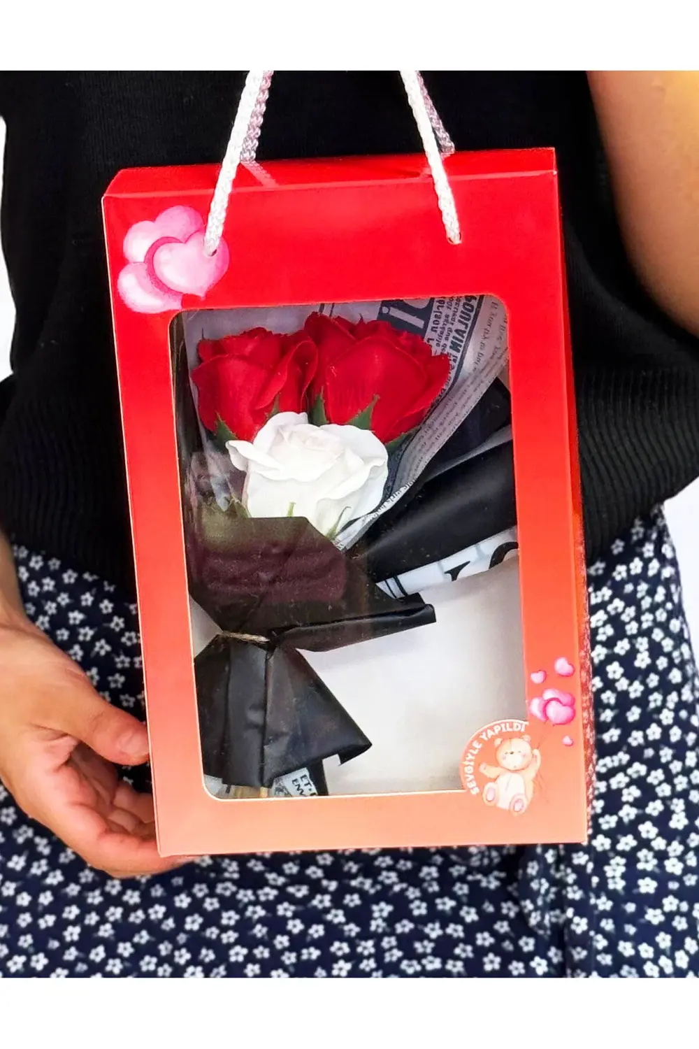 Sevgiliye Hediye - Sevgiliye Cicek - Kırmızı Kutusunda Gül Buketi