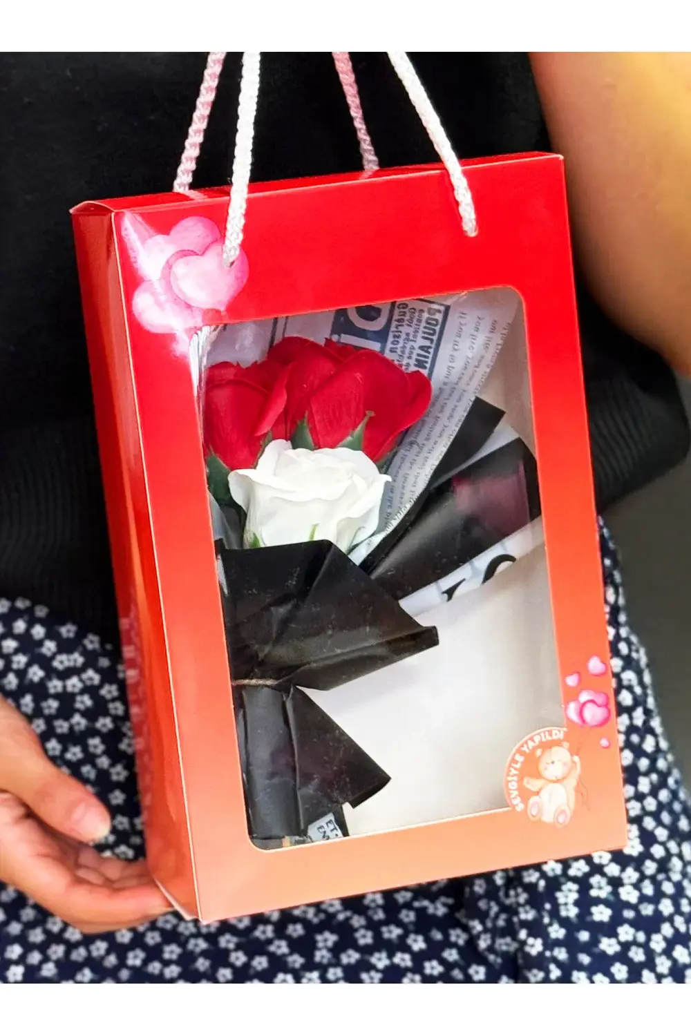 Sevgiliye Hediye - Sevgiliye Cicek - Kırmızı Kutusunda Gül Buketi