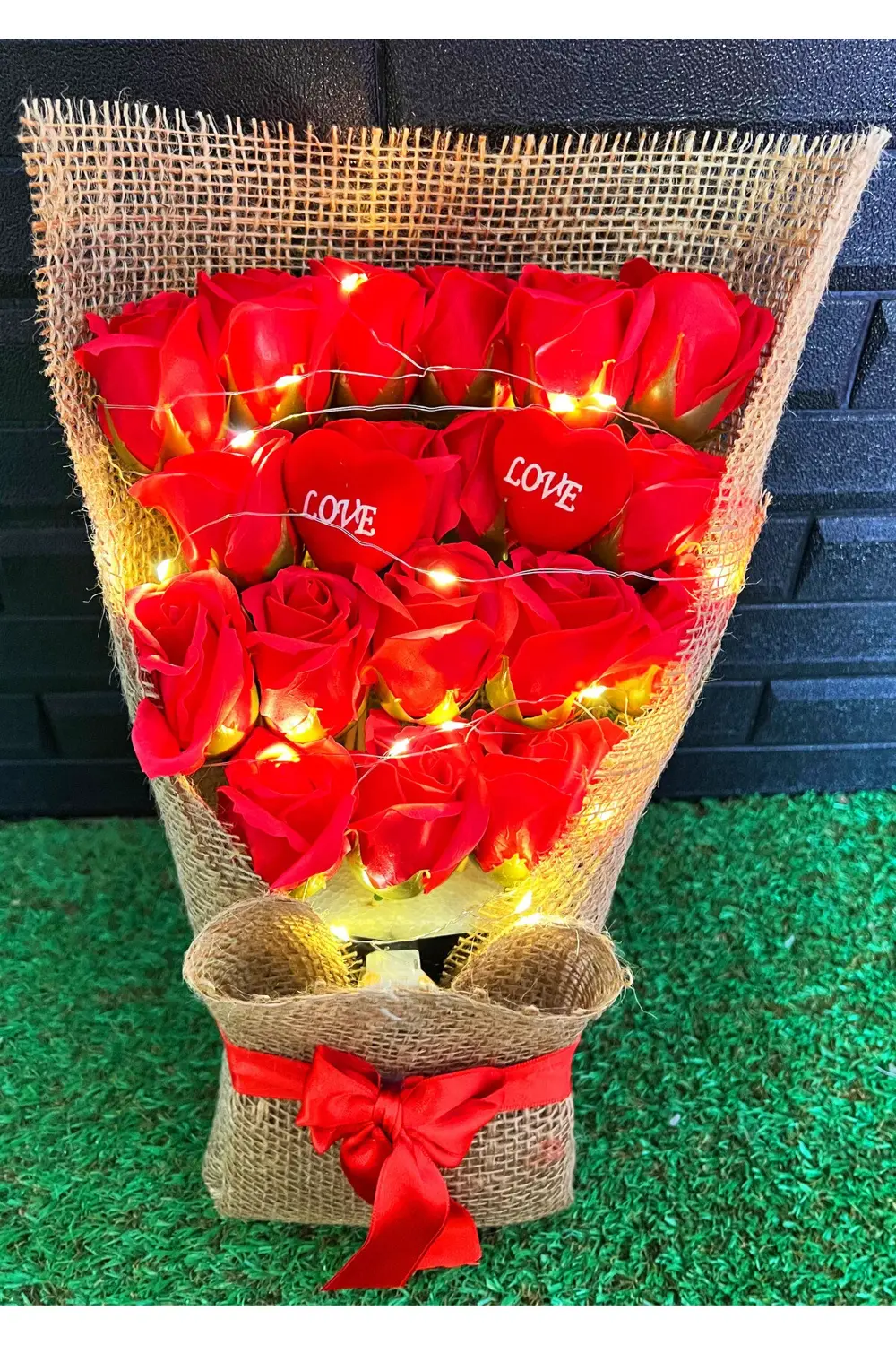 Sevgiliye Özel Hediye Gül Buketi 18li Işıklı Hediyelik Çiçek Doğu