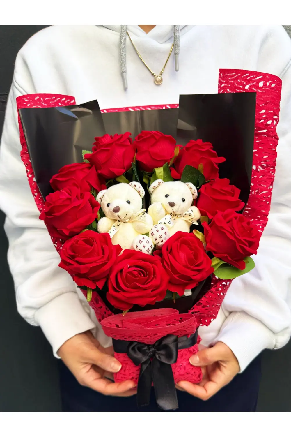 Sevgiliye Premium Hediye Kırmızı Kadife Güllü Beyaz Ayıcıklı Buke