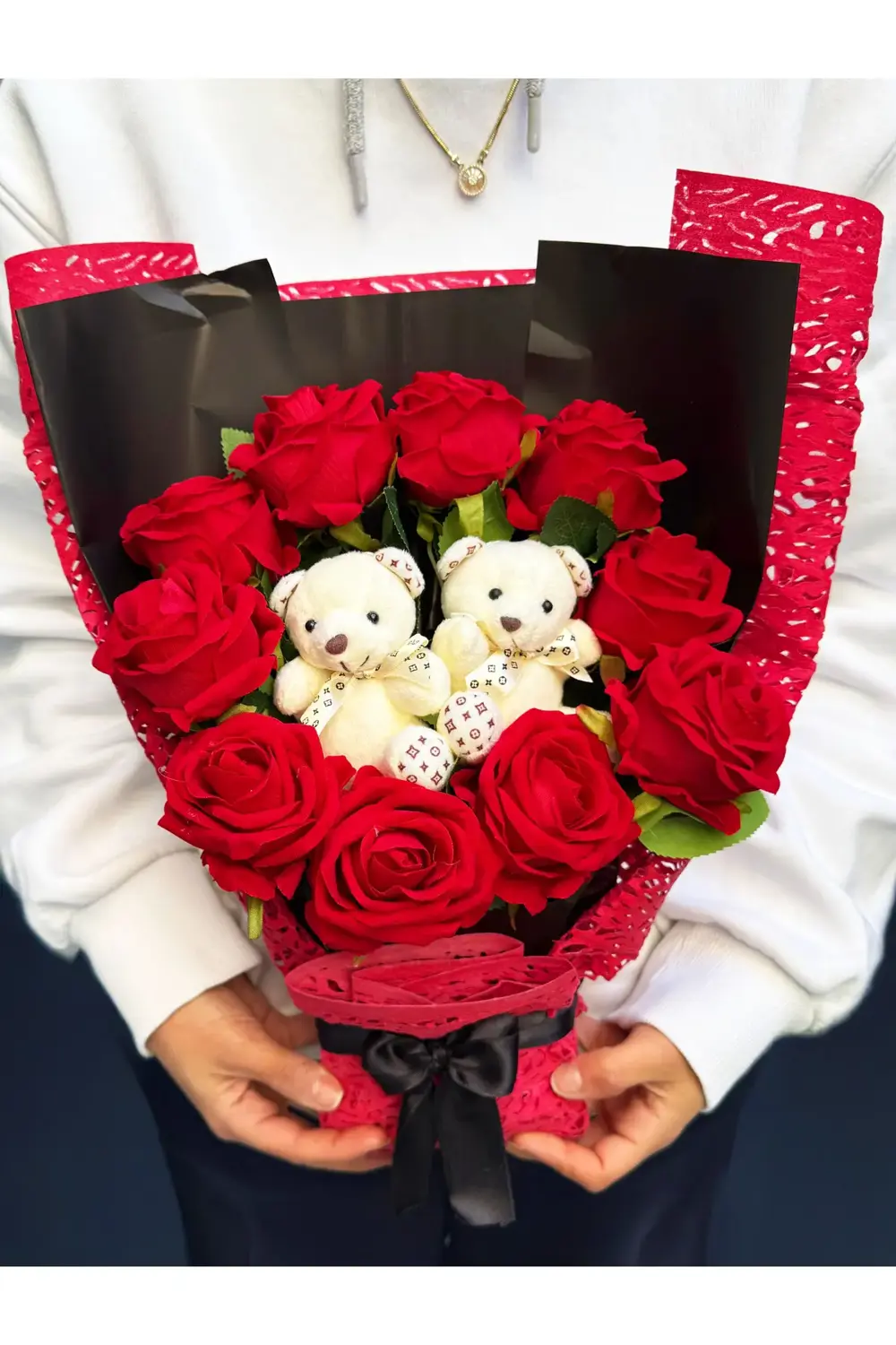 Sevgiliye Premium Hediye Kırmızı Kadife Güllü Beyaz Ayıcıklı Buke