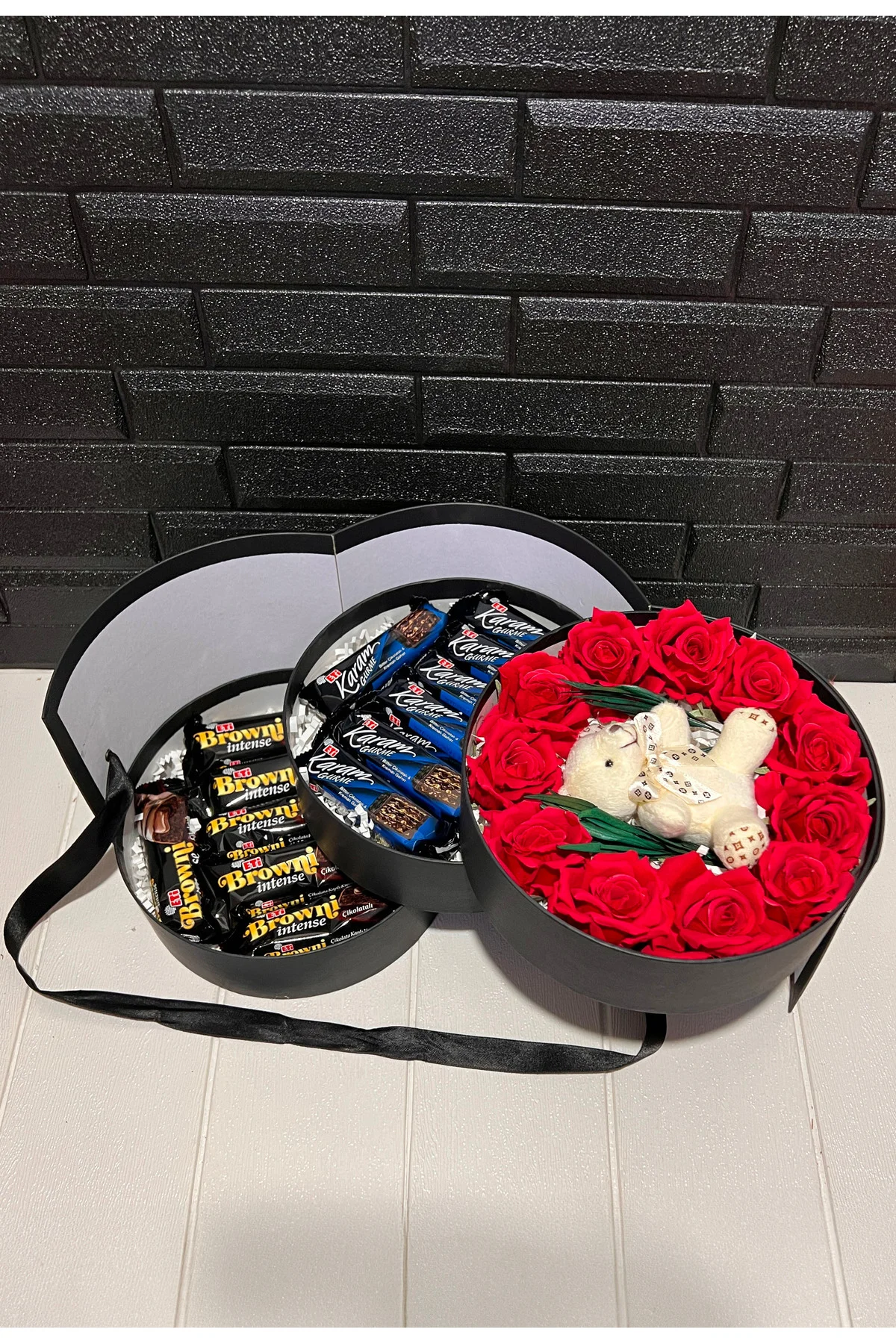 Sevgiliye Romantik Hediye 3 Katlı Kutuda Browni Karam Güllü Ayıcı