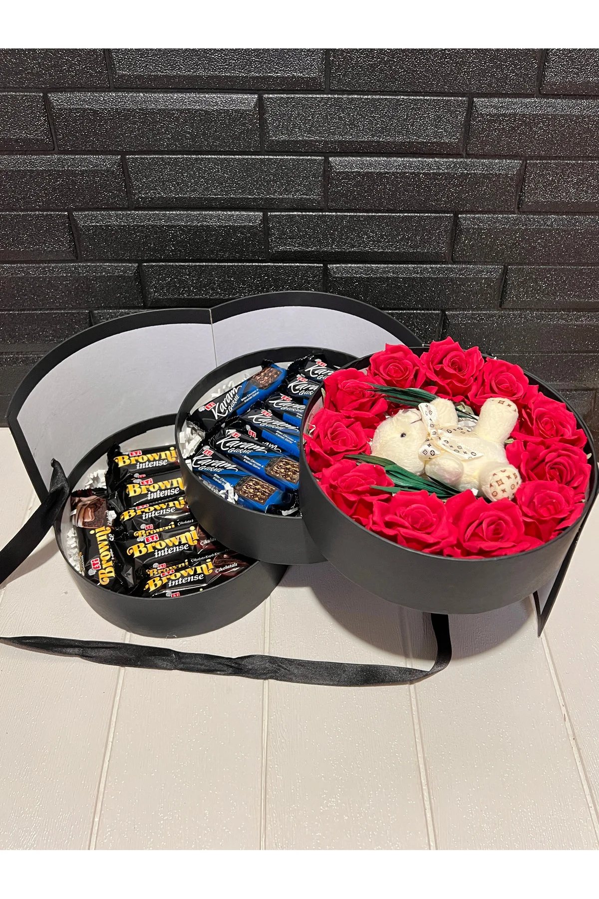 Sevgiliye Romantik Hediye 3 Katlı Kutuda Browni Karam Güllü Ayıcı