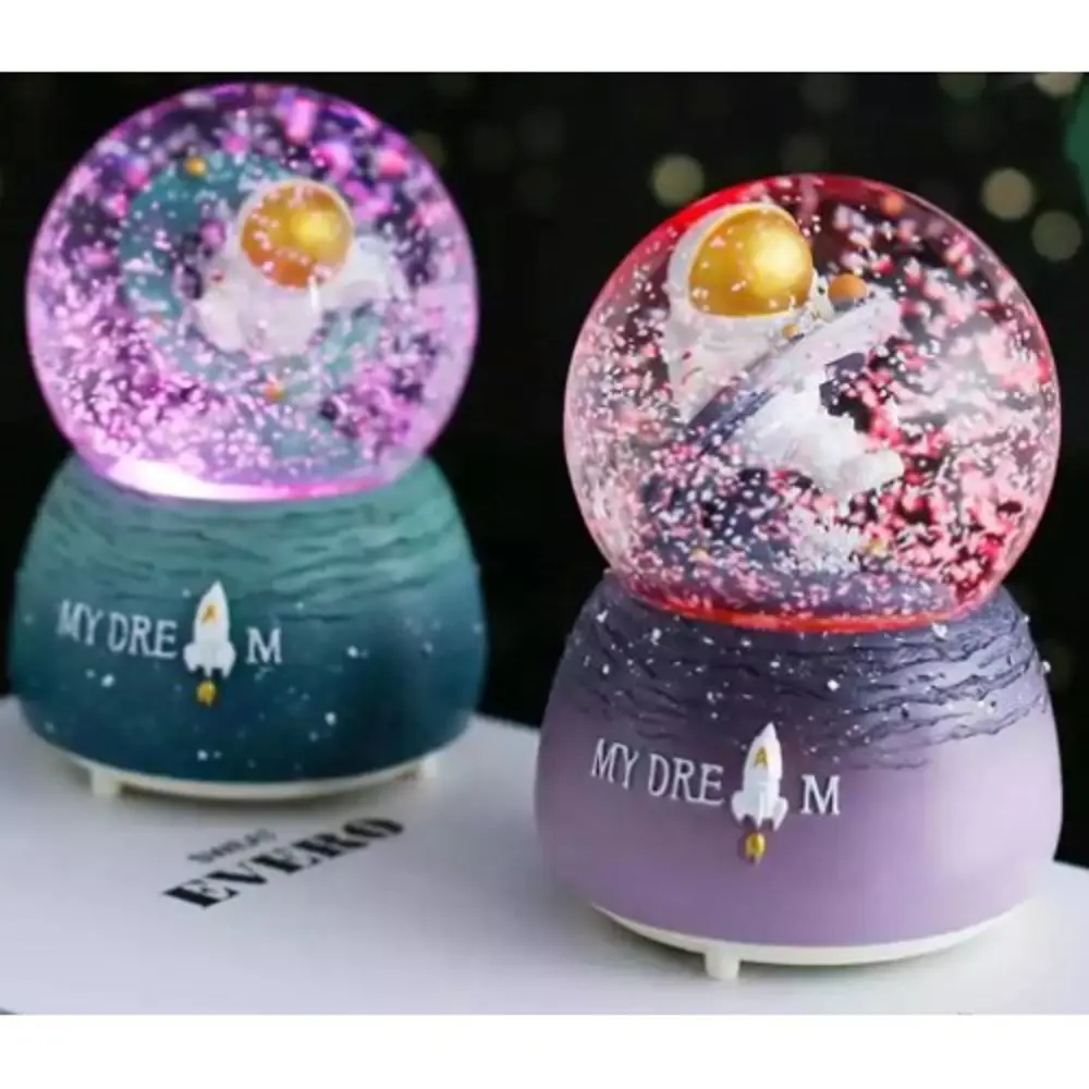 Sevimli Astronot Kar Küresi