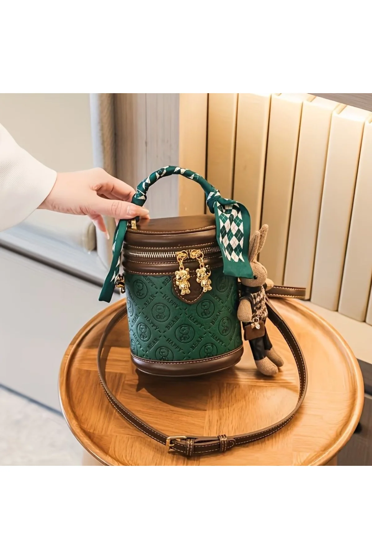 Sevimli Ayı Baskılı, Fular Aksesuarlı ve Fermuarlı Silindirik Crossbody / El Çantası Seti - Görsel 7