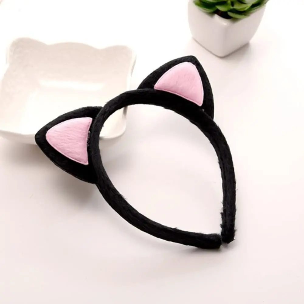 Sevimli Kedi Kulak Pofuduk Kedi Taç Siyah İçi Pembe Renk