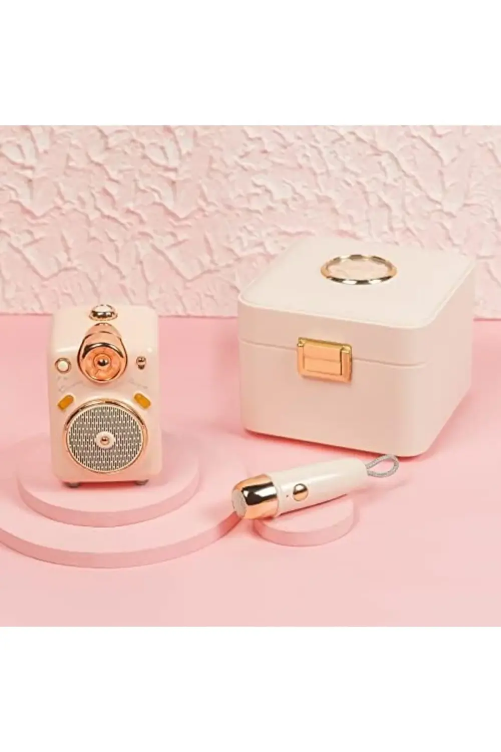 Sevimli mikrofonlu hoparlör, şarkı söylemek veya konuşmak için 7