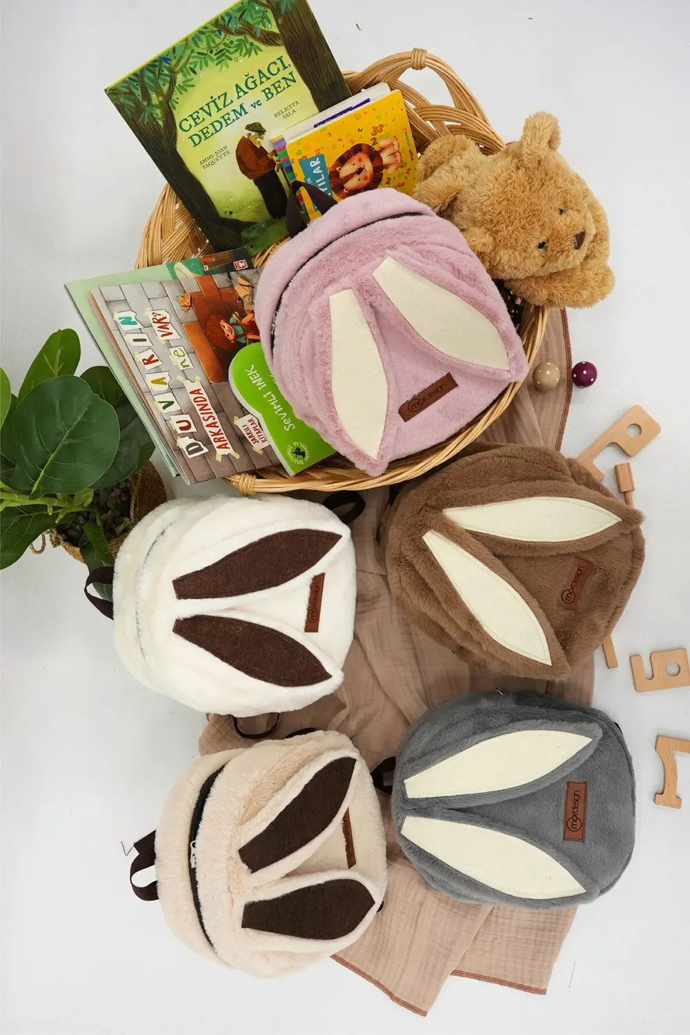 Sevimli Tavşan Çocuk Sırt Çantası: Kreş/Anasınıfı İçin Peluş Kuma