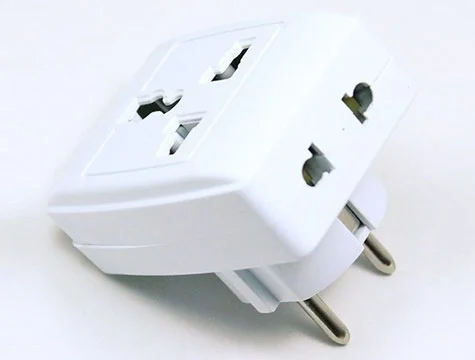 Seyahat Tipi Universal Çoklu Priz Adaptörü Seyahat Tipi Universal Çoklu Priz Adaptörü