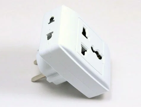 Seyahat Tipi Universal Çoklu Priz Adaptörü Seyahat Tipi Universal Çoklu Priz Adaptörü