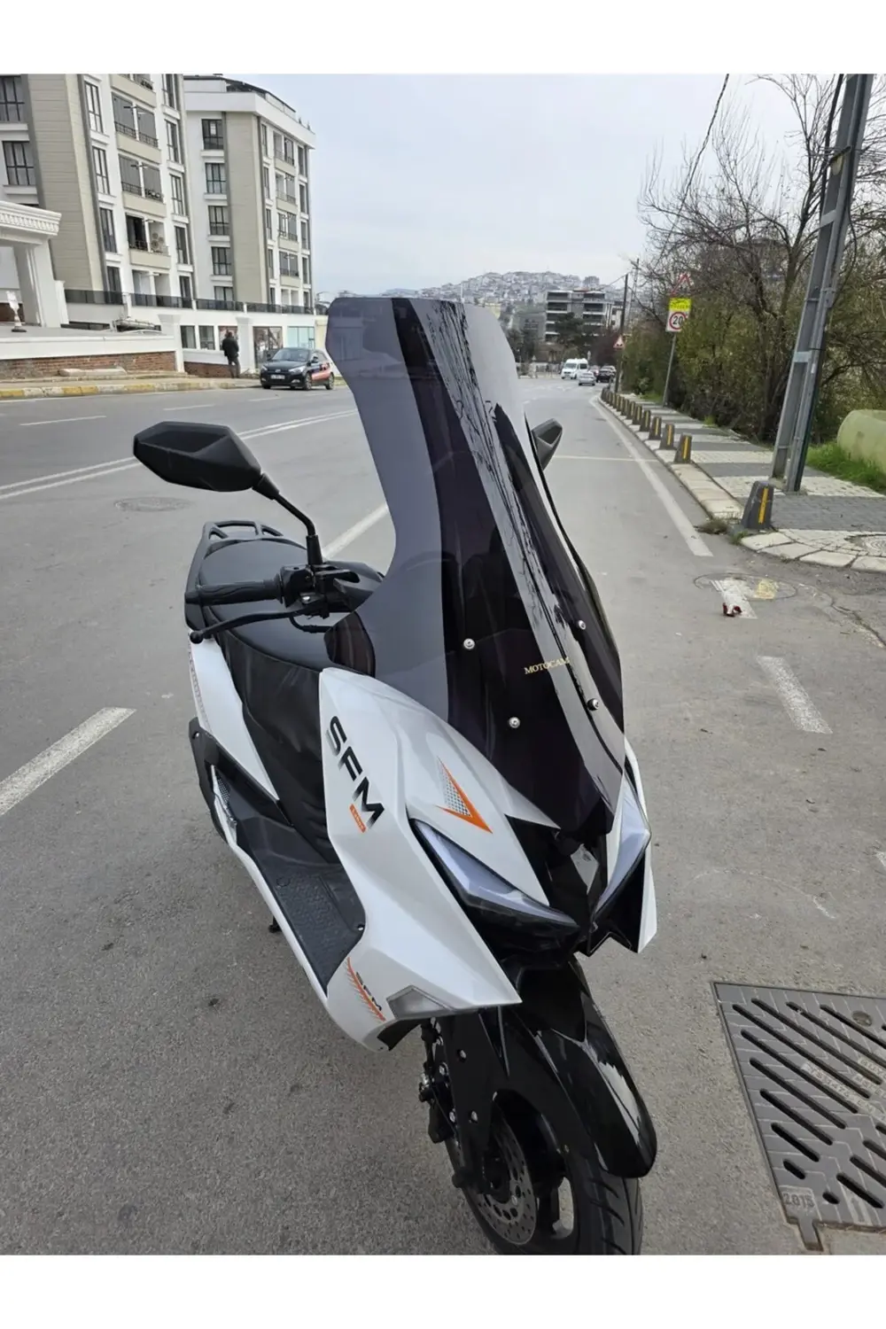 SFM Lahos Ön Cam 2024-2026 Model 78cm Siyah Renkli 4mm