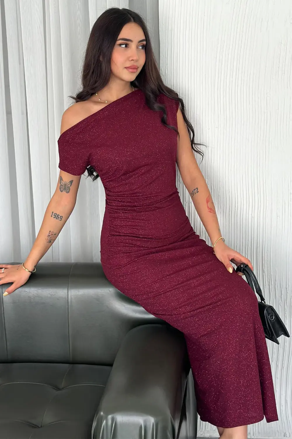 Fiolin Shining Asimetrik Omuz Yırtmaçlı Simli Elbise