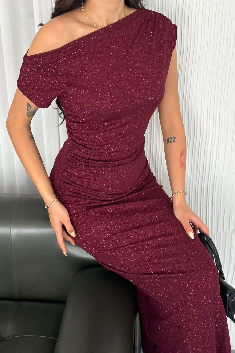 Shining Asimetrik Omuz Yırtmaçlı Simli Elbise