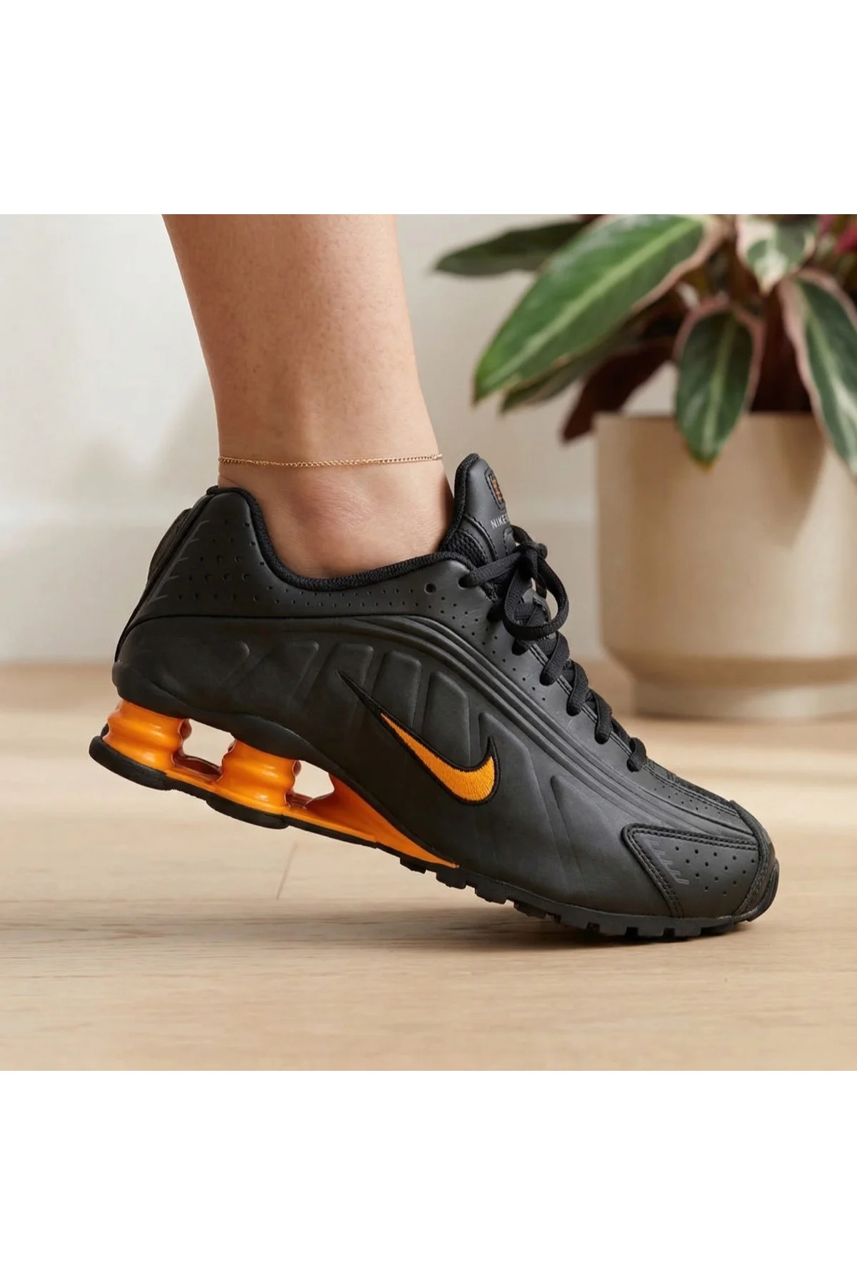 Shox R4 Siyah Günlük Sneaker CW2626-007