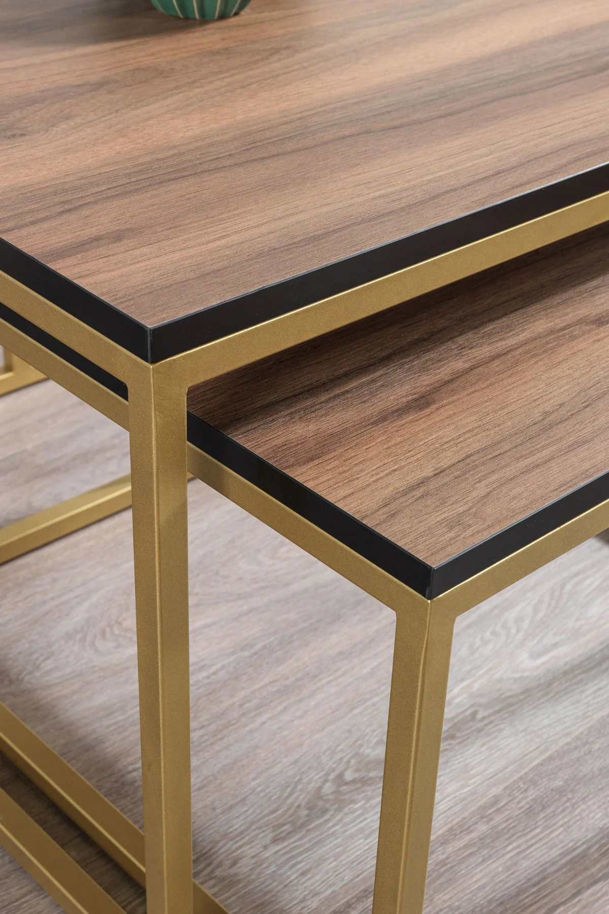 SİENA GOLD METAL AYAKLI CEVİZ ÜST TABLA ORTA SEHPA TAKIMI