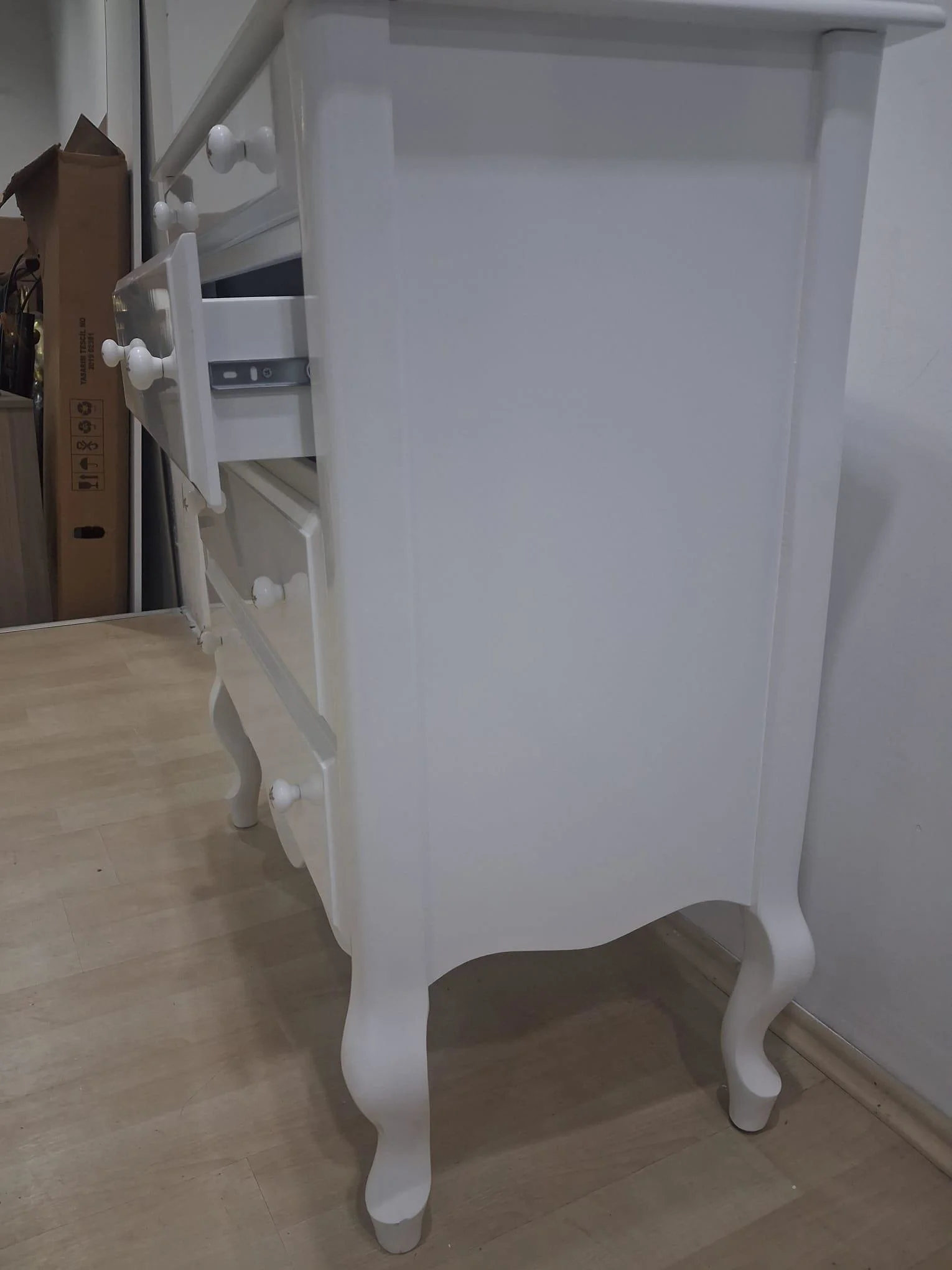Şifonyer 13681 Aslan Model Kayın Ayak Parlak Beyaz Natüre PORSELE