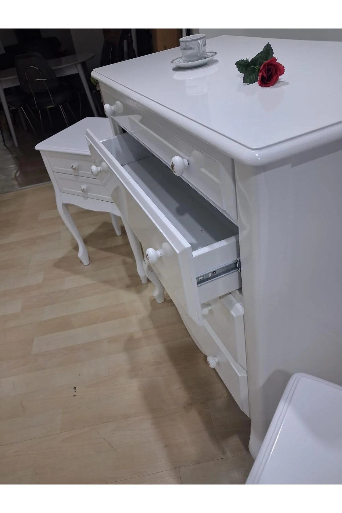 Şifonyer 2 Adet Komodin 90668 Model Aslan Ayak Kayın Parlak Beyaz Porselen Kulp Şifonyer 2 Adet Komodin 90668 Model Aslan Ayak Kayın Parlak Beyaz Porselen Kulp - Görsel 6