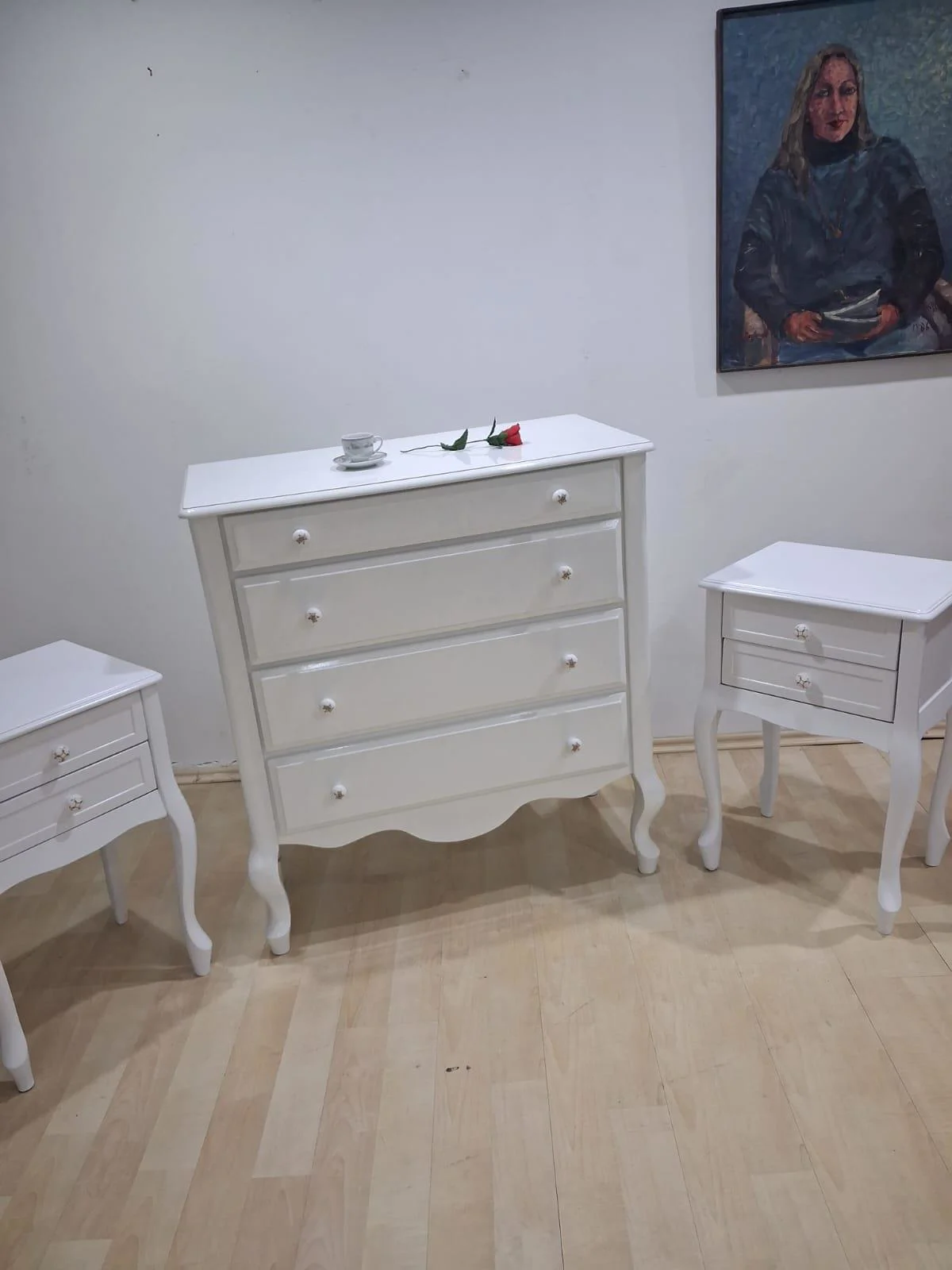 Şifonyer 2 Adet Komodin 90668 Model Aslan Ayak Kayın Parlak Beyaz
