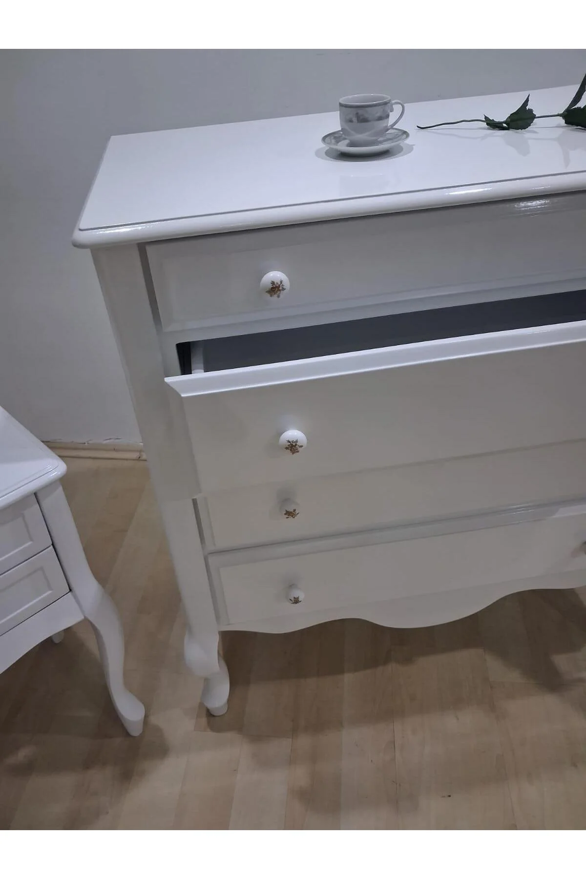 Şifonyer 2 Adet Komodin 90668 Model Aslan Ayak Kayın Parlak Beyaz Porselen Kulp Şifonyer 2 Adet Komodin 90668 Model Aslan Ayak Kayın Parlak Beyaz Porselen Kulp - Görsel 4