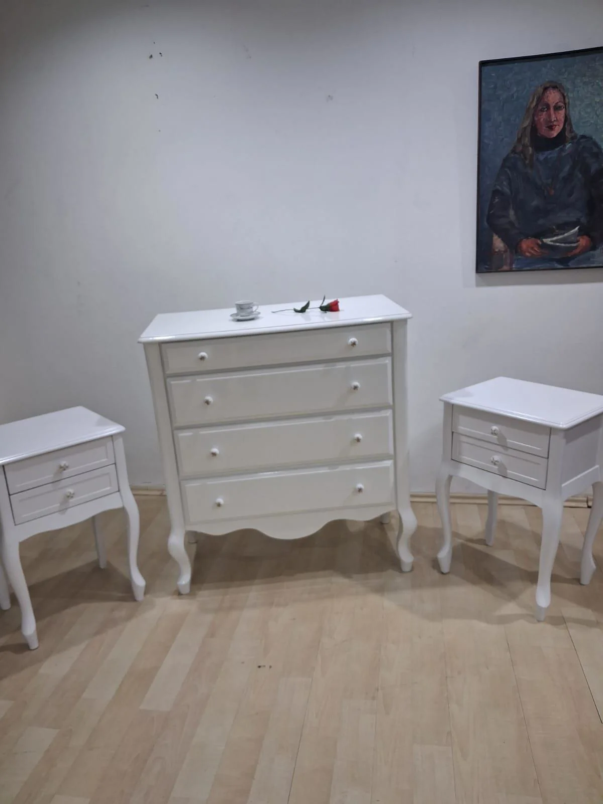 Şifonyer 2 Adet Komodin 90668 Model Aslan Ayak Kayın Parlak Beyaz