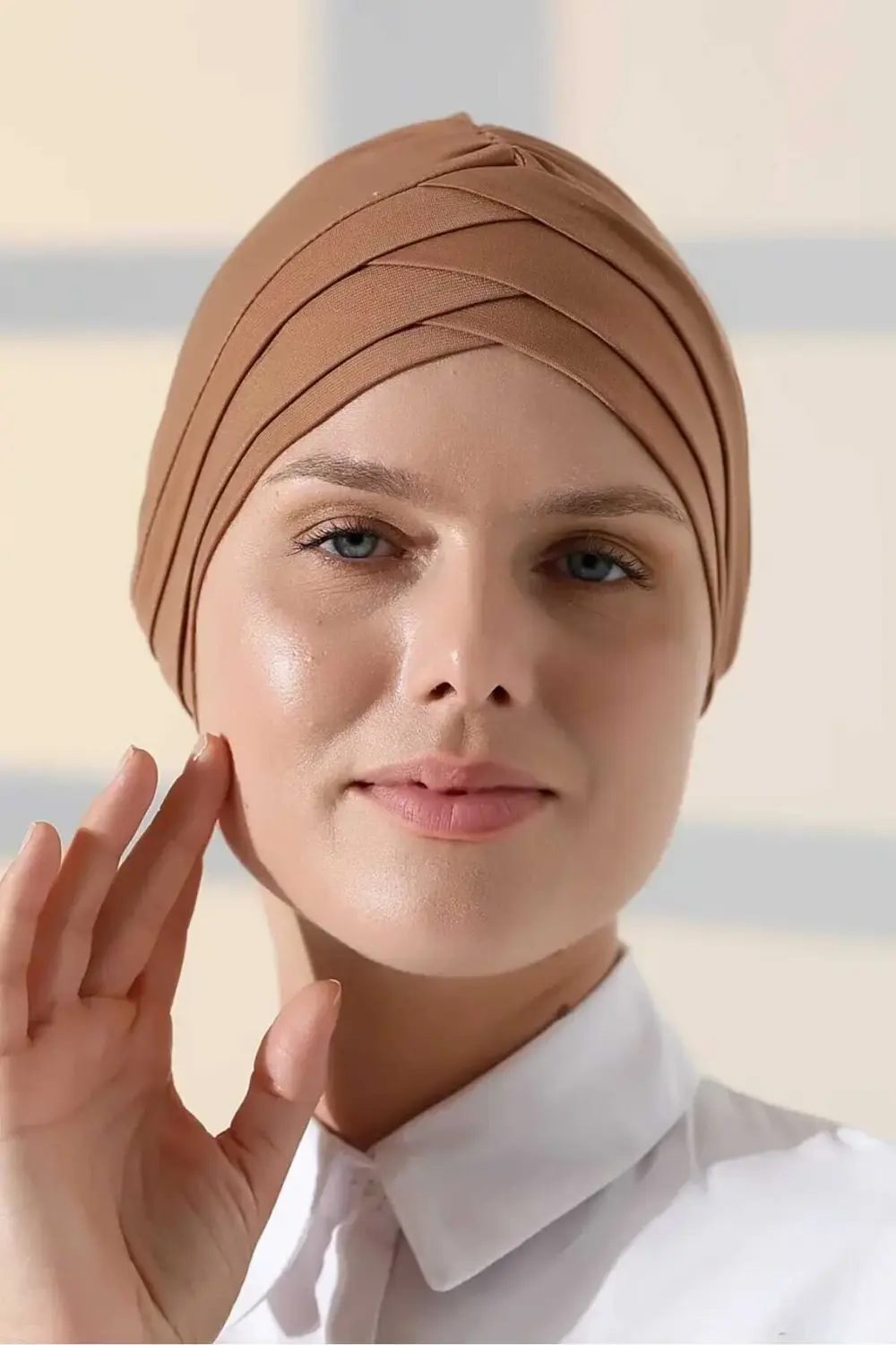 Şık 3 Bantlı Bone Koyu Krem Renkli