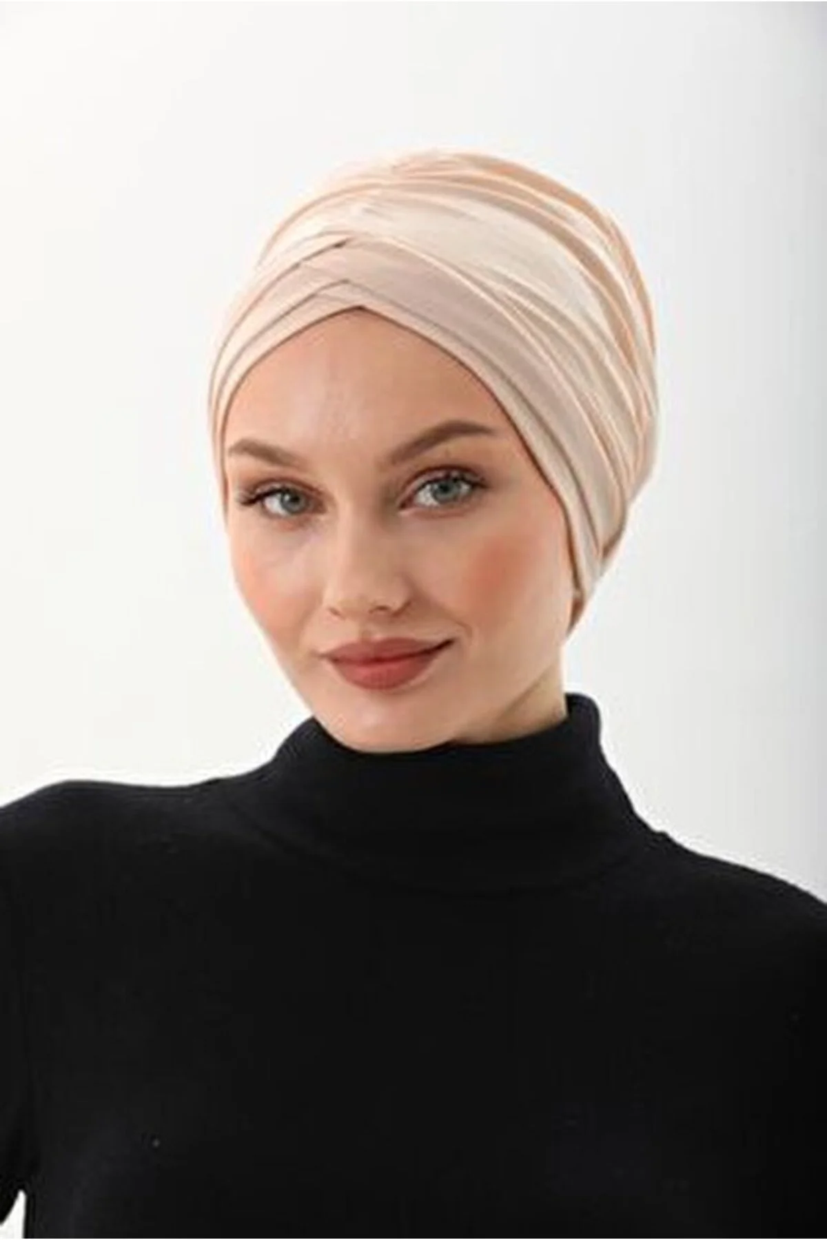 Şık 3 Bantlı Bone Krem Renkli