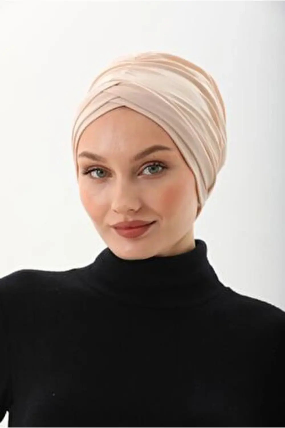 Şık 3 Bantlı Bone Krem Renkli