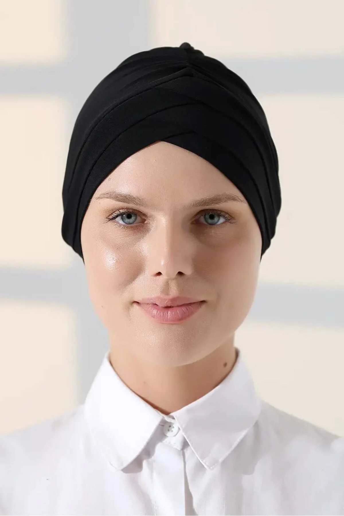 Şık 3 Bantlı Bone Siyah Renkli