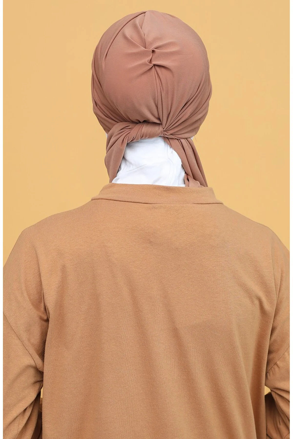 Şık Büzgülü Beyaz Renkli Bone