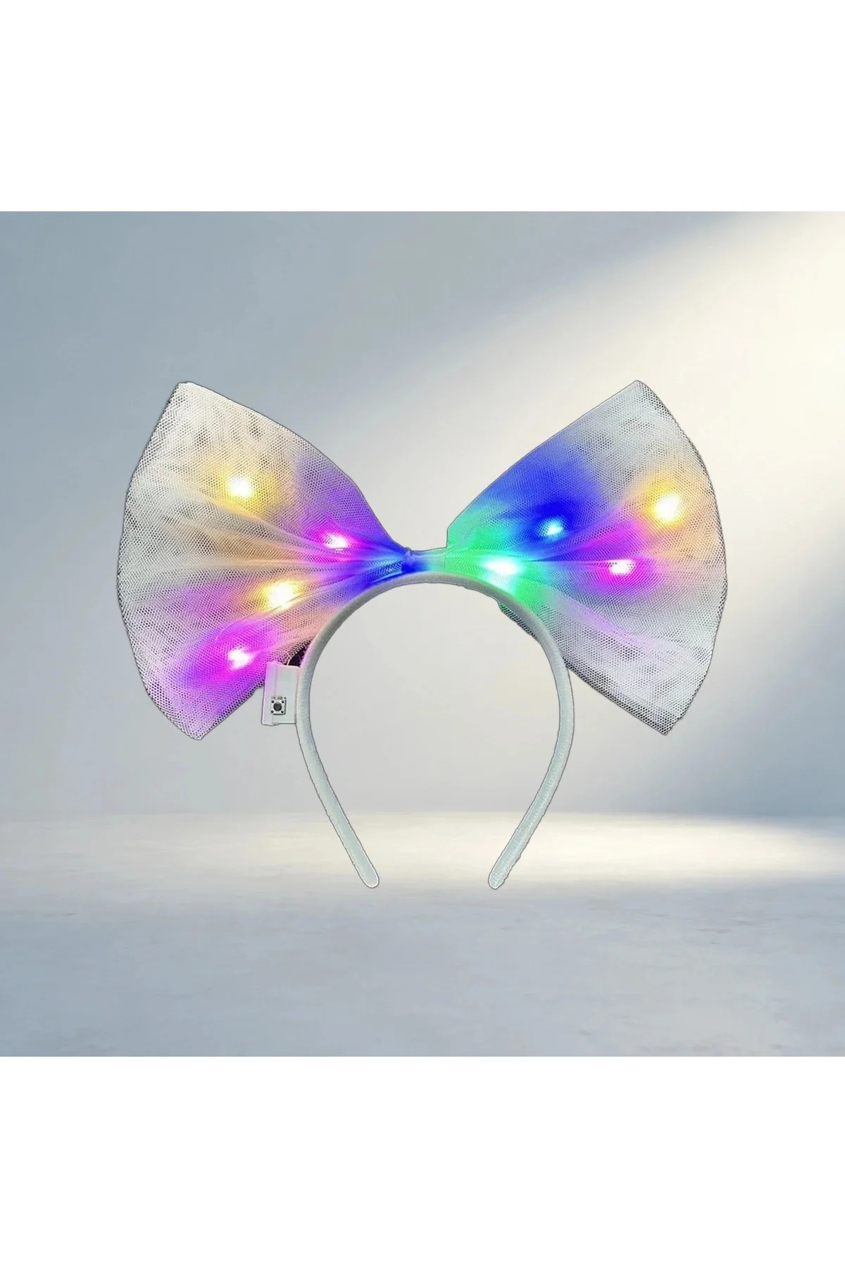 Şık Fiyonk Şekilli Led Işıklı Tül Parti Tacı Beyaz Renkli 25X25 Cm Şık Fiyonk Şekilli Led Işıklı Tül Parti Tacı Beyaz Renkli 25X25 Cm