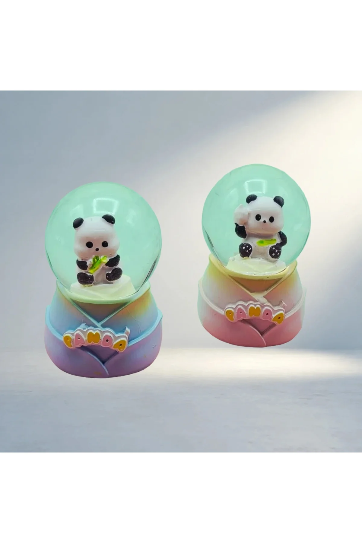 Şık Panda Tasarımlı Işıklı Kar Küresi Dekorasyonu Şık Panda Tasarımlı Işıklı Kar Küresi Dekorasyonu