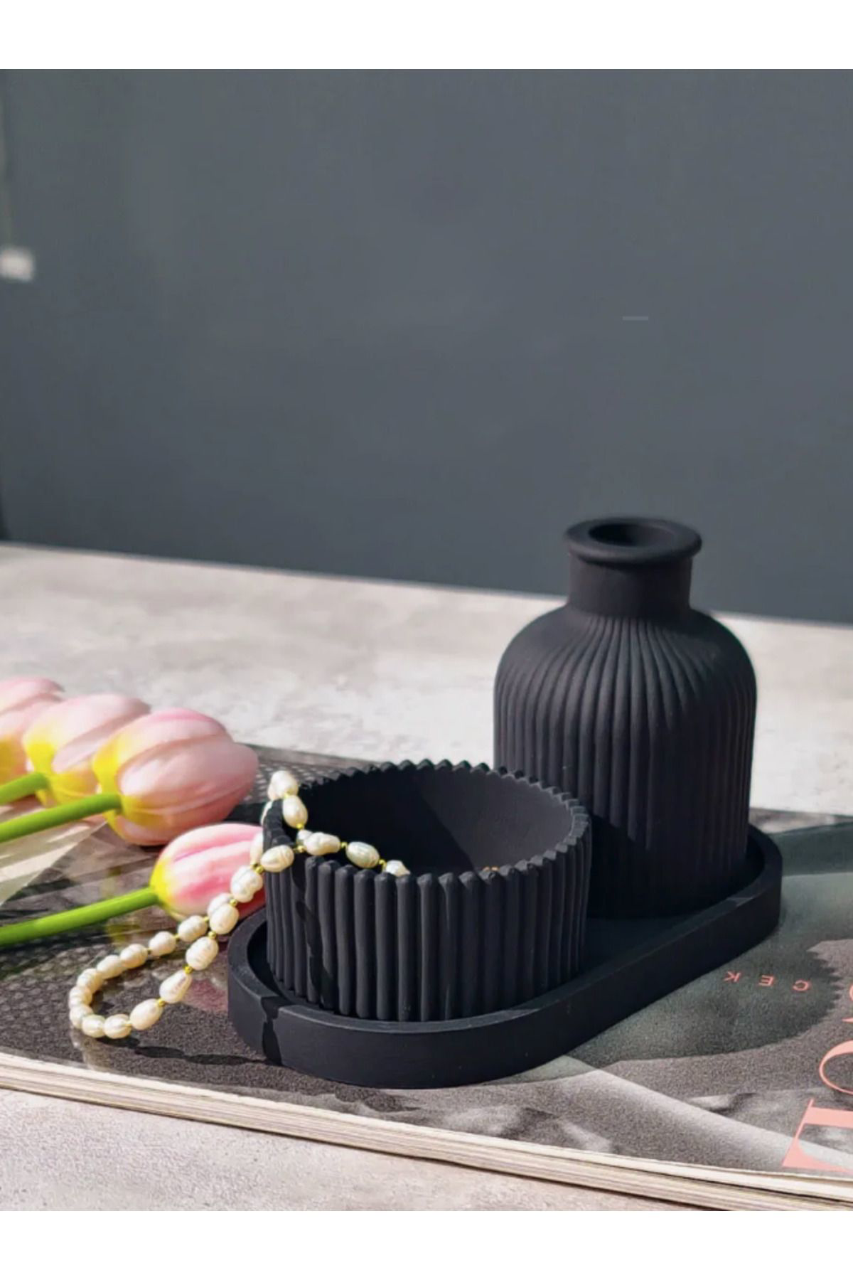 Şık Siyah Seramik Vazo ve Mumluk Seti – Modern & Minimalist Dekor