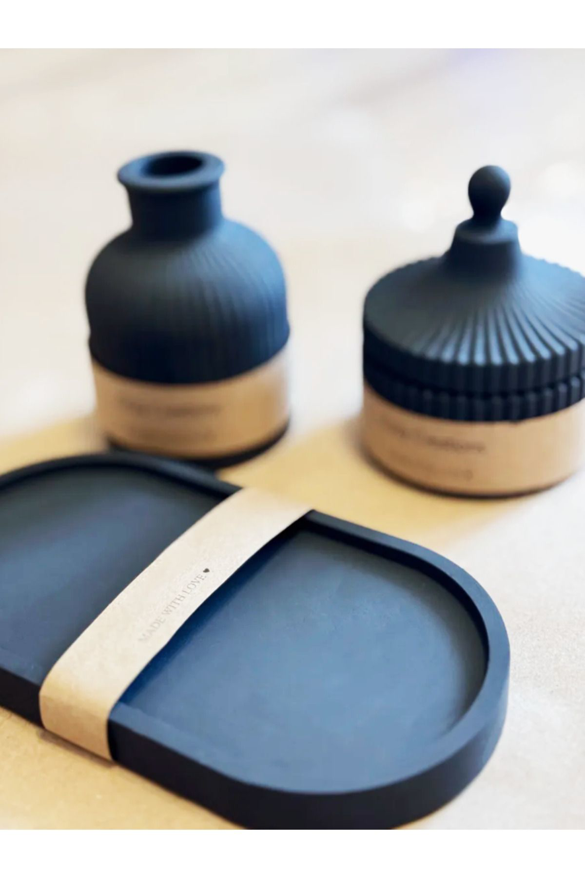 Şık Siyah Seramik Vazo ve Mumluk Seti – Modern & Minimalist Dekor