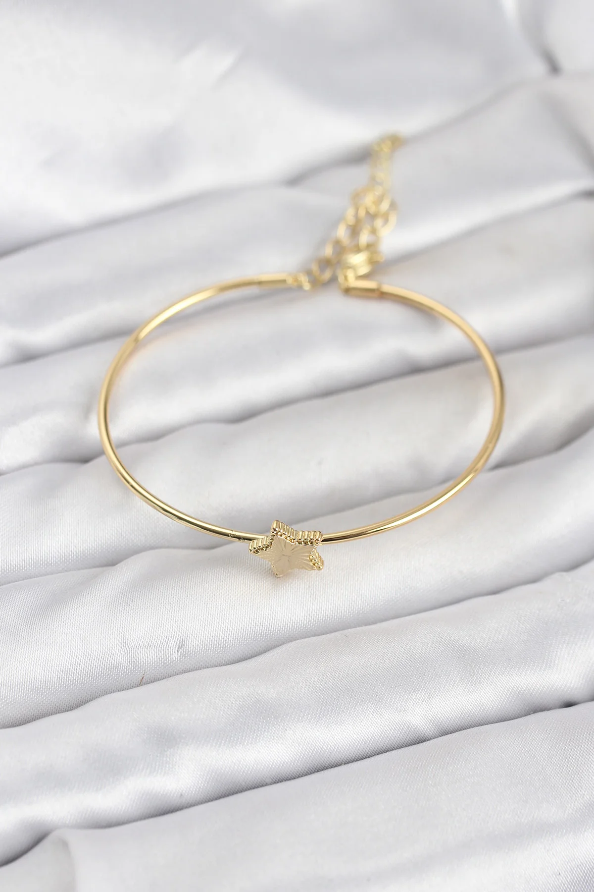 Şık Yıldız Model Gold Kadın Bilekliği - Pirinç Abiye Takı