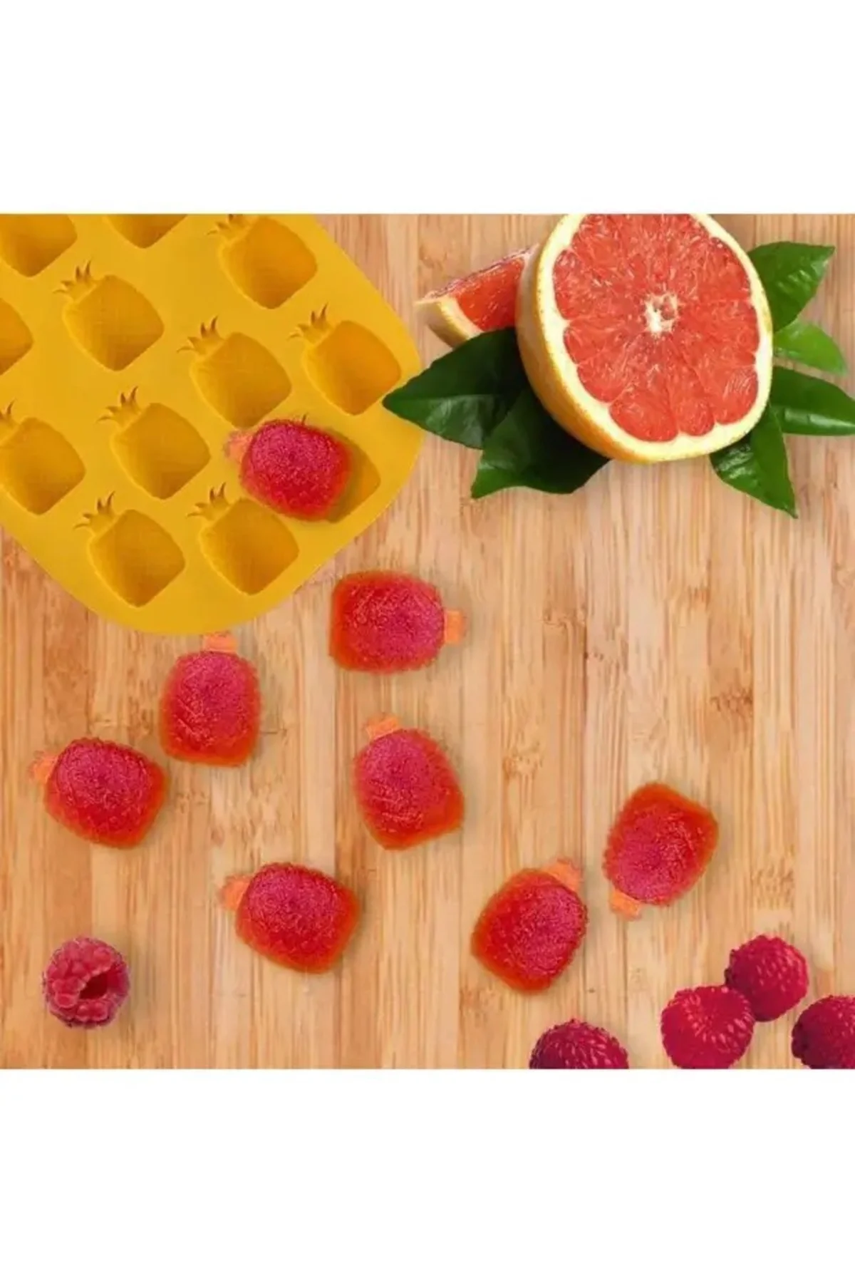 Silikon 3 Boyutlu Buz Kalıbı Çilek ve Ananas Figürlü 2 li Set Silikon 3 Boyutlu Buz Kalıbı Çilek ve Ananas Figürlü 2 li Set