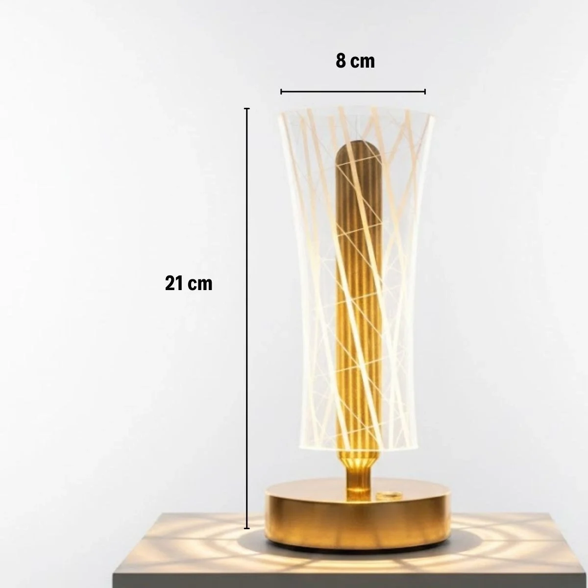 Silindirik Kristal Çizgi Model Led Masa Lambası – Gold Tabanlı, Dokunmatik, 3 Renk Işık Modlu, Şarjlı Modern Dekoratif Gece Lambası Bx40 Fiyatı, Yorumları ve Özellikleri