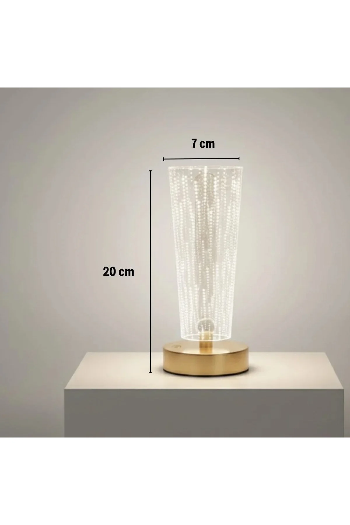 Silindirik Kristal Nokta Model LED Masa Lambası – Gold Tabanlı, Dokunmatik, 3 Renk Işık Modlu, Şarjl Silindirik Kristal Nokta Model LED Masa Lambası – Gold Tabanlı, Dokunmatik, 3 Renk Işık Modlu, Şarjl