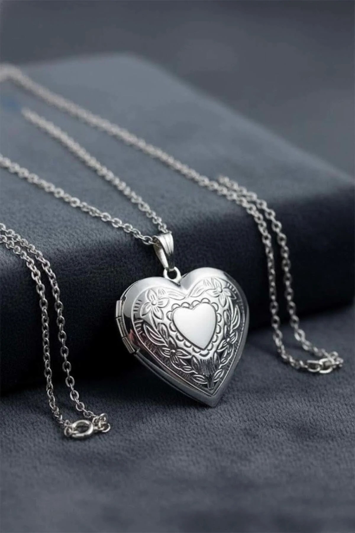 Silver Çiçek Mofitfli Çelik Kalp Kolye