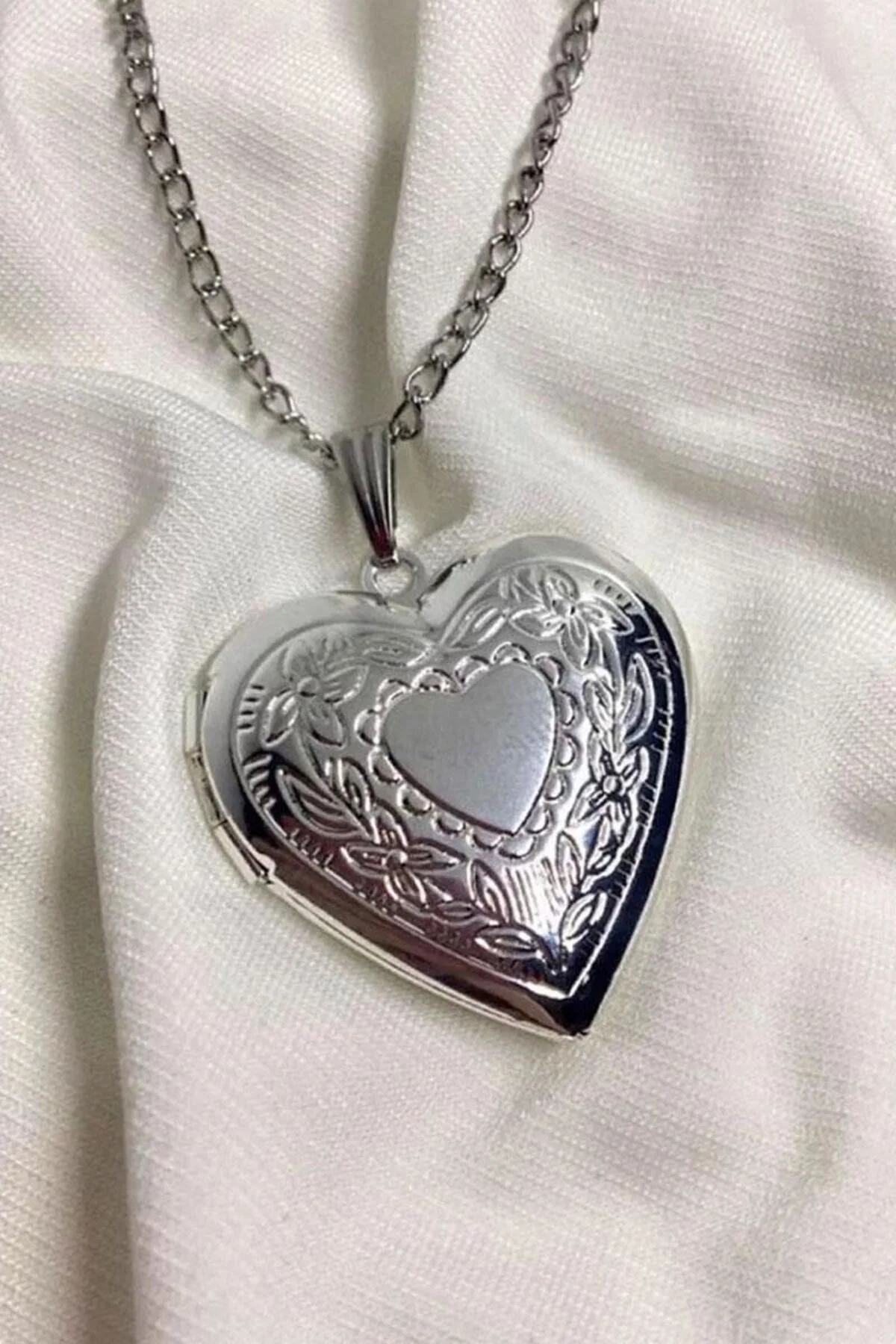 Silver Çiçek Mofitfli Kalp Kolye Silver Çiçek Mofitfli Kalp Kolye