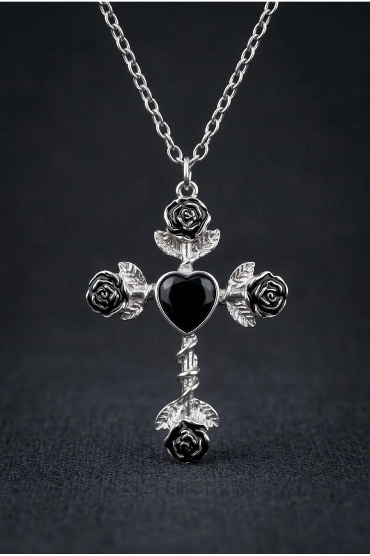 Silver Gotik Heart Black Stone Rose Kolye