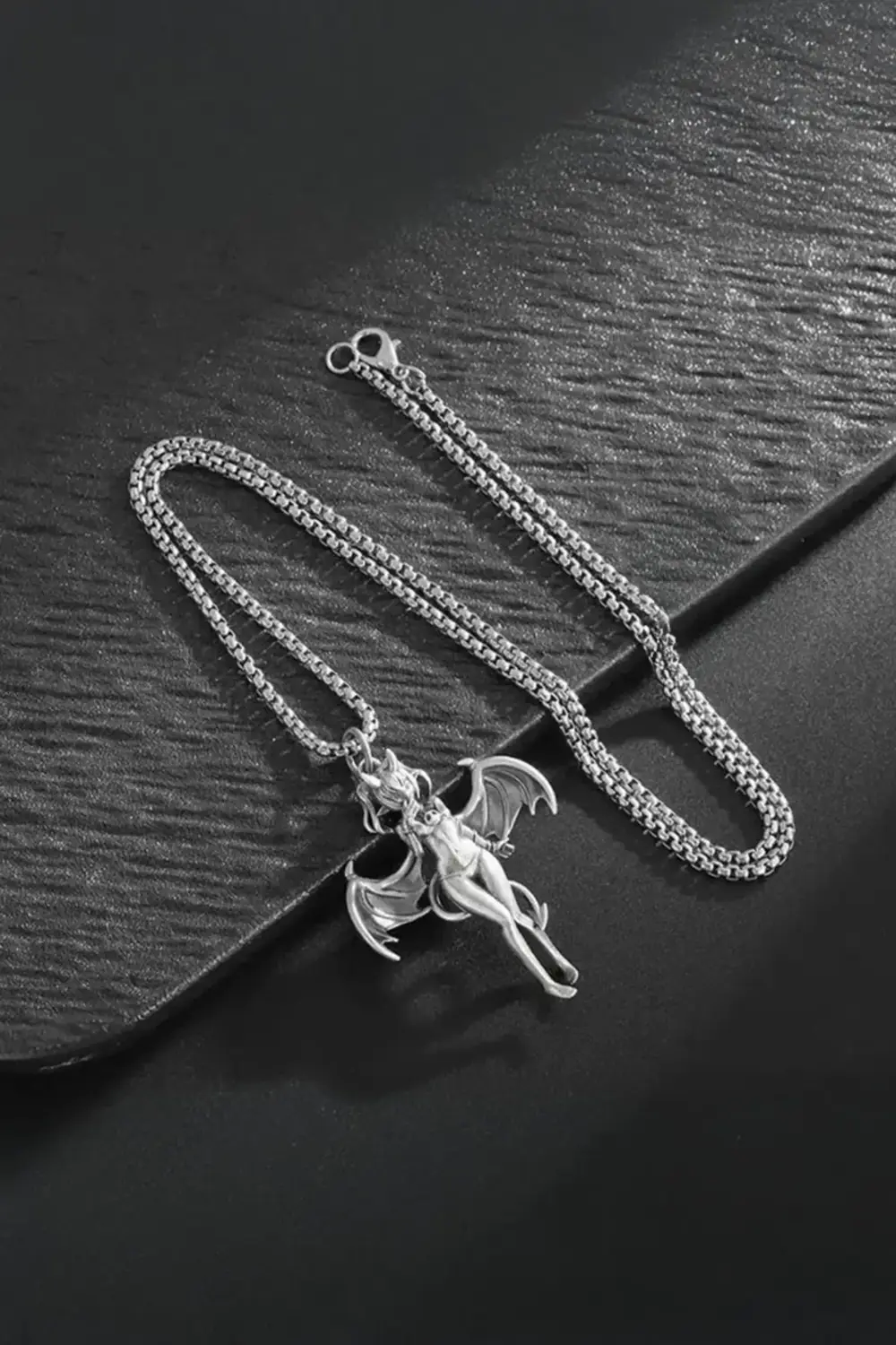 Silver Gotik Succubus Demon Kolye