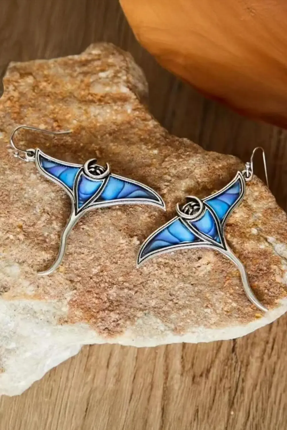 Silver İkili Mavi Şeytan Balığı Sallantı Küpe Silver İkili Mavi Şeytan Balığı Sallantı Küpe