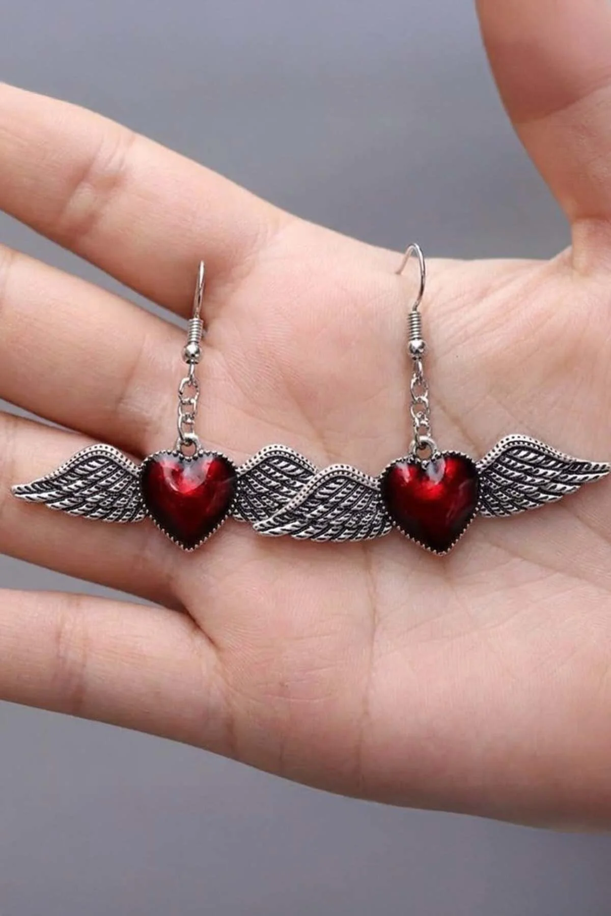 Silver Kanatlı Red Heart Gotik Küpe
