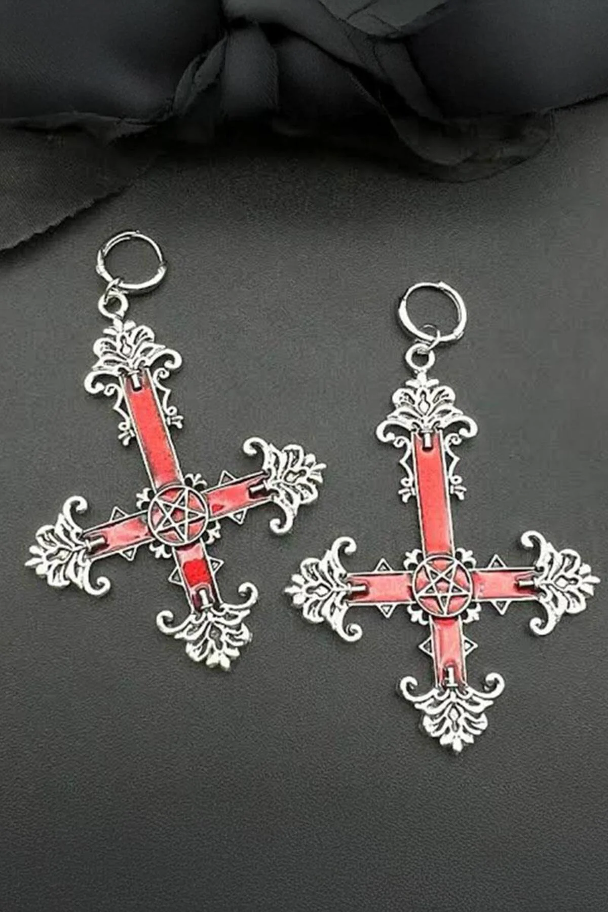 Silver Kırmızı Gotik Cross Pentagram küpe