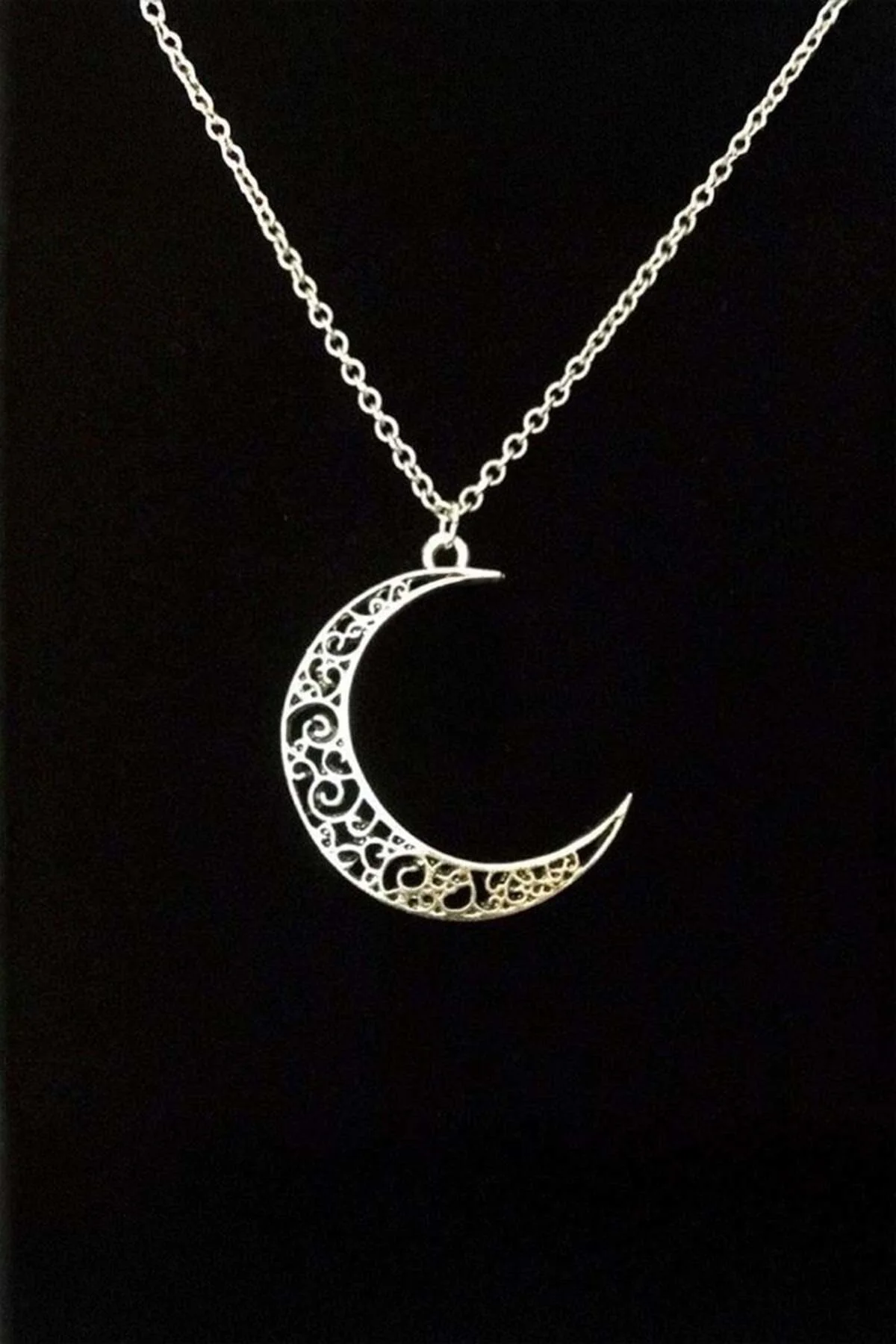 Silver Otantik Desenli Ay Kolye Silver Otantik Desenli Ay Kolye