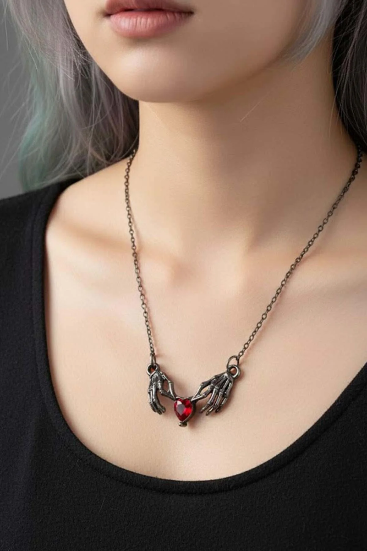 Silver Skeleton Hand Heart Gotik Kolye Silver Skeleton Hand Heart Gotik Kolye