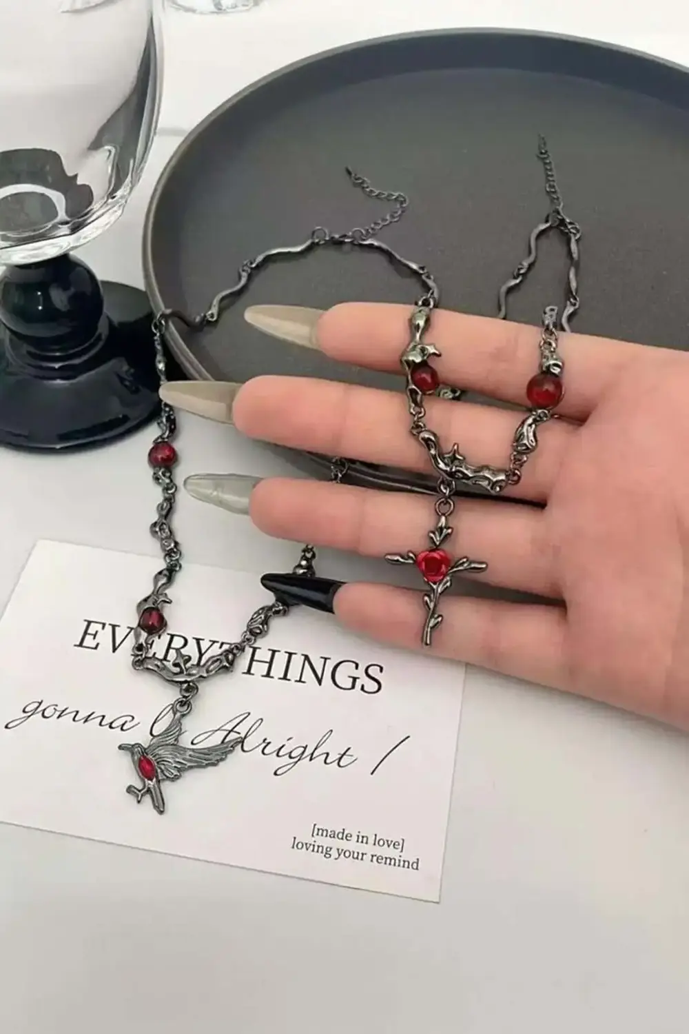 Silver Vampire Aesthetic Kırmızı Gül Detaylı Haç ve Kuş Figürlü K