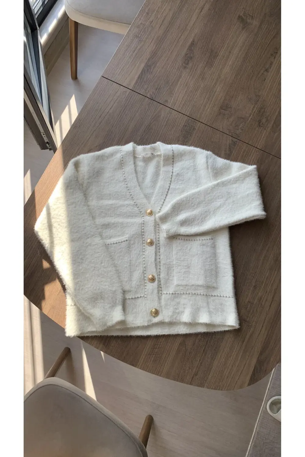 Simli düğmeli kadın hırka